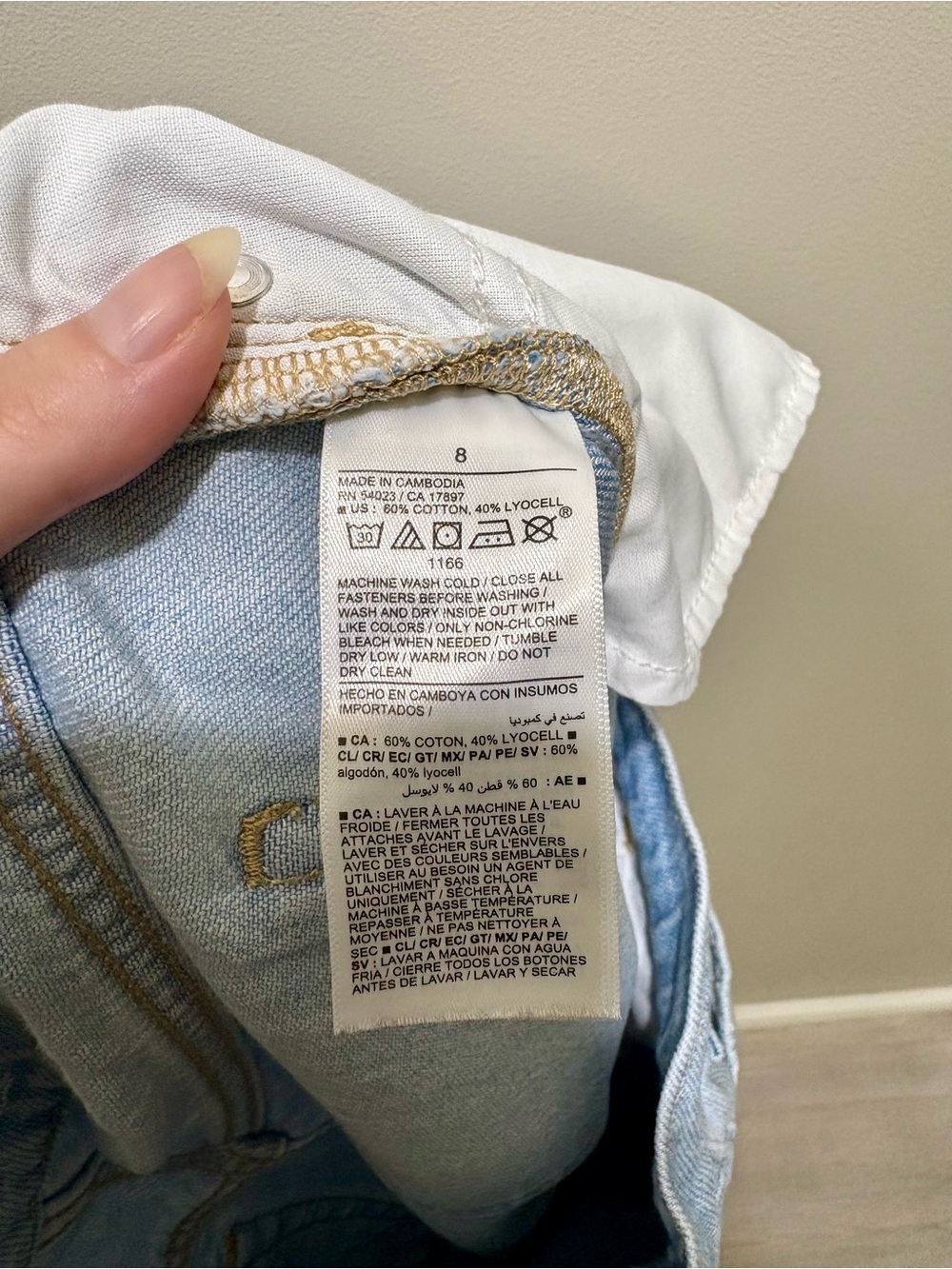 Old Navy Mid Rise Baggy Wide Leg Ripped Jeans Light Wash Size 8 - Picture 6 of 9